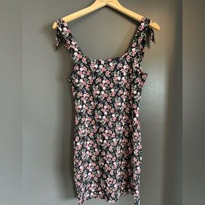 Never worn NWT tight fitted floral dress size large